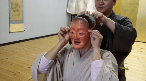 Wearing a Noh Mask (source: International Noh Institute)